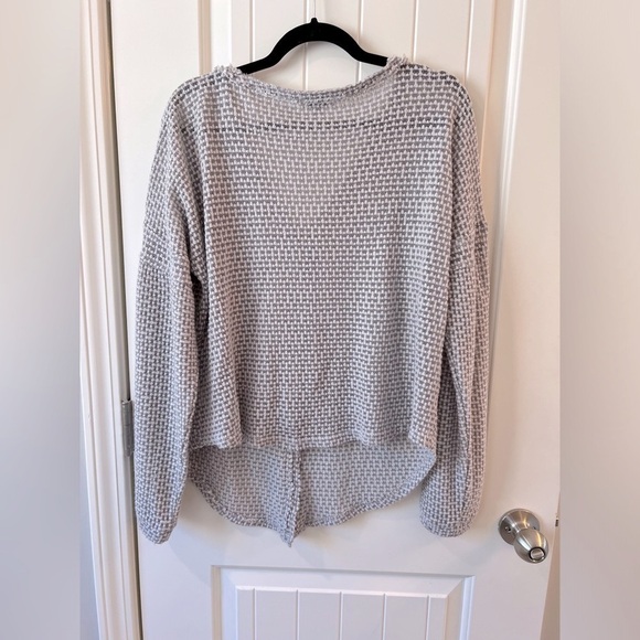 Umgee Tops Women Small Gray & Ivory Soft Boxy Hi Low Shirt Waffle V Neck Casual - Picture 2 of 5